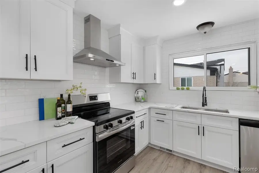 39122 Roland, Sterling Heights, MI  - Image #3