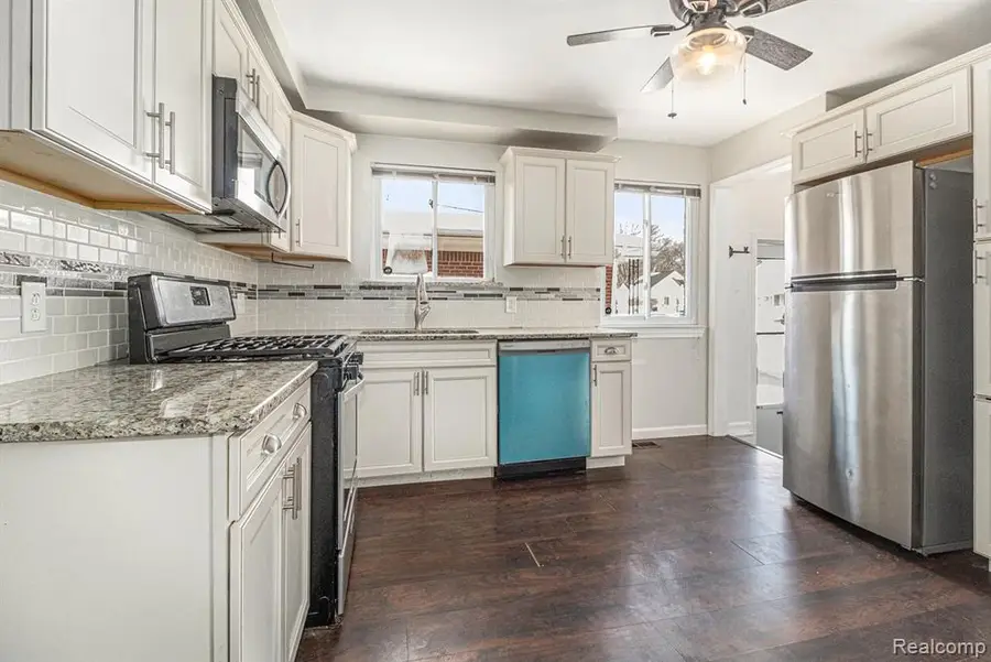 663 Highland, Lincoln Park, MI  - Image #2