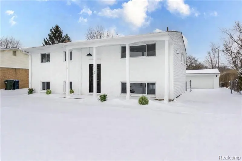 2435 Serra, Sterling Heights, MI  - Image #2