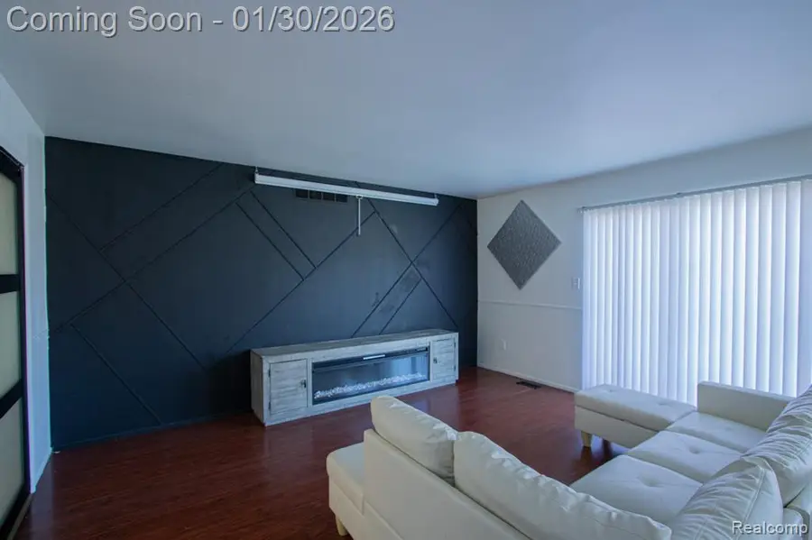 38684 Meadowlawn, Wayne, MI  - Image #3