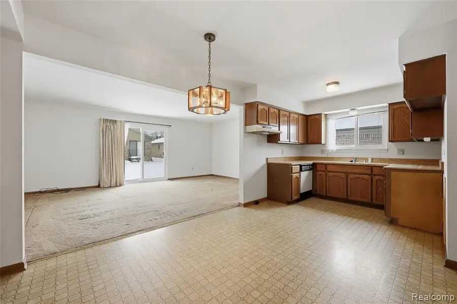 15180 Raphael, Warren, MI  - Image #2