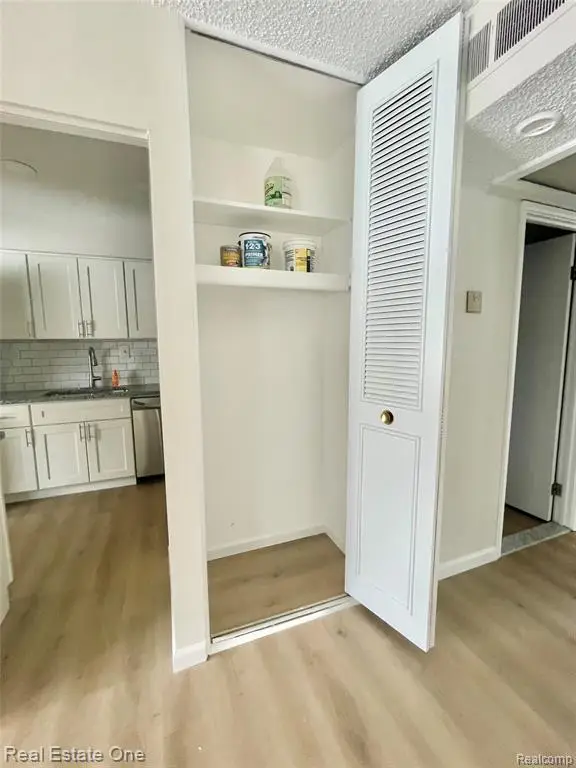 1804 Colonial Village Way #2, Waterford, MI  - Image #3