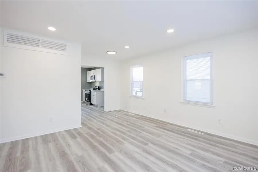 10111 Albany, Oak Park, MI  - Image #3