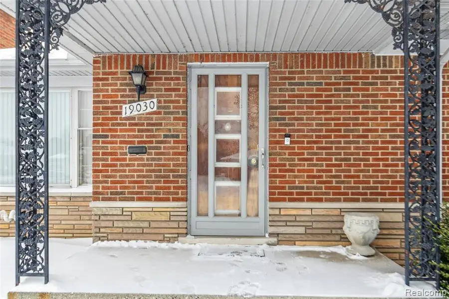 19030 Holbrook, Eastpointe, MI  - Image #2