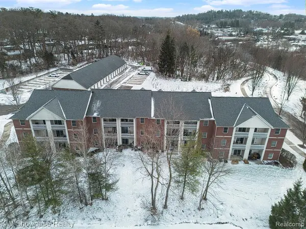 6600 Trillium Village #17, Clarkston, MI 