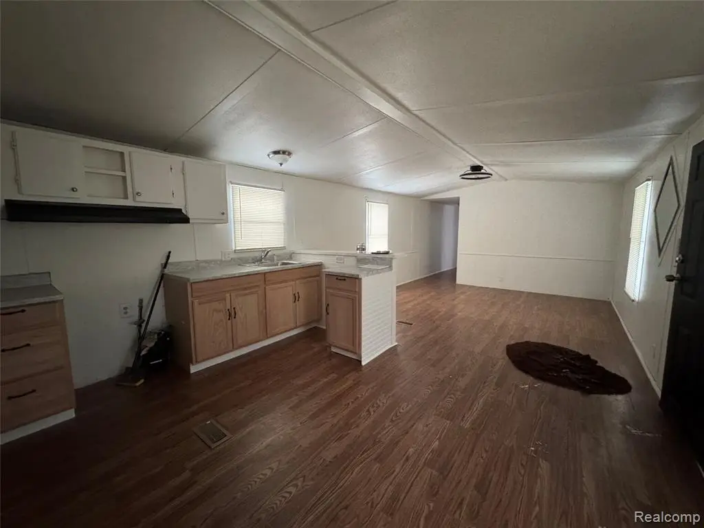 6065 Vernon, Belleville, MI 48111 - Image #1