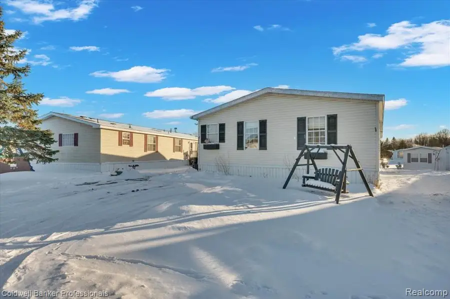 339 Decoy, Lapeer, MI  - Image #2