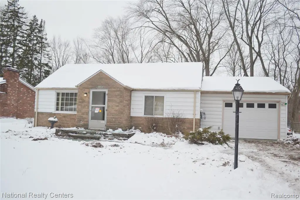 17005 Oporto, Livonia, MI  - Image #1