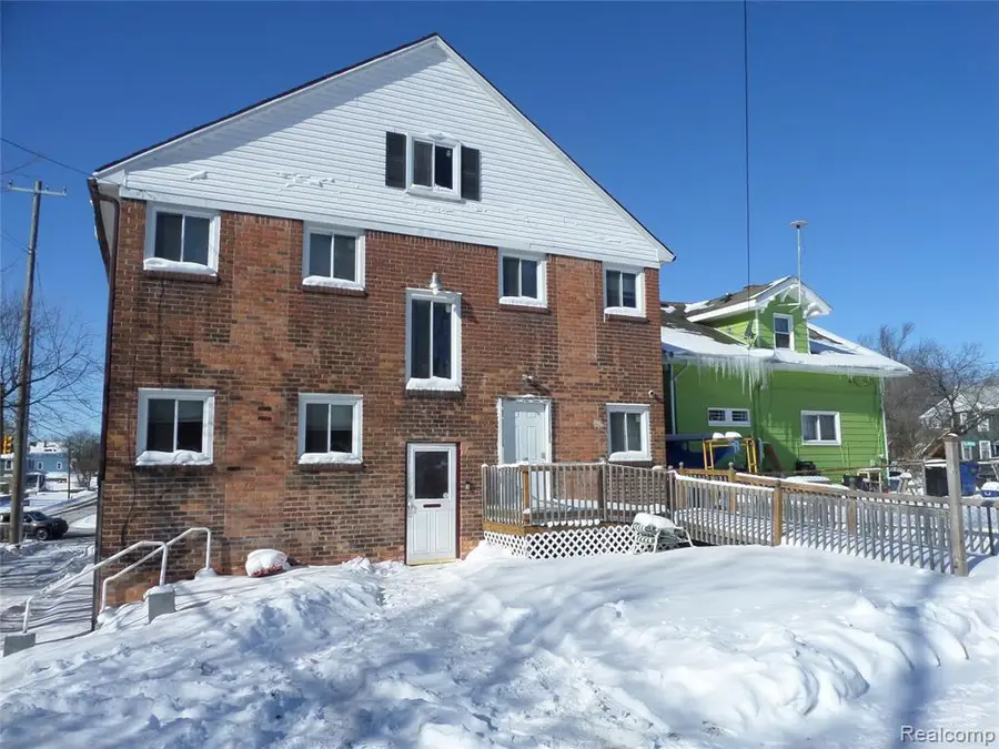 384 N Perry, Pontiac, MI  - Image #2