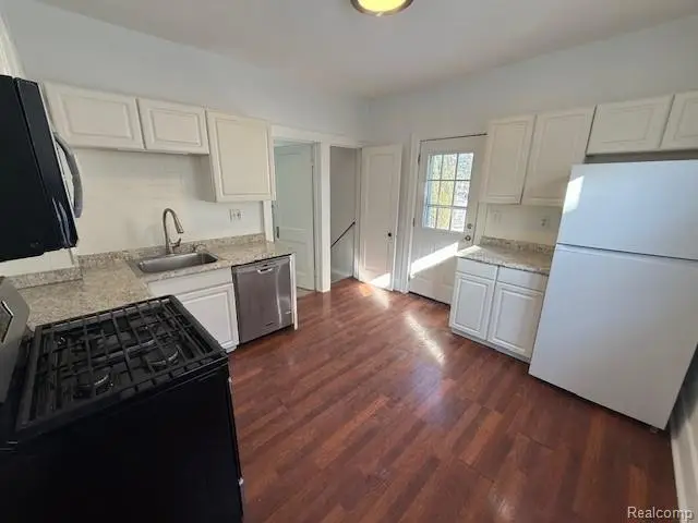 11592 Saint Aubin, Hamtramck, MI  - Image #3