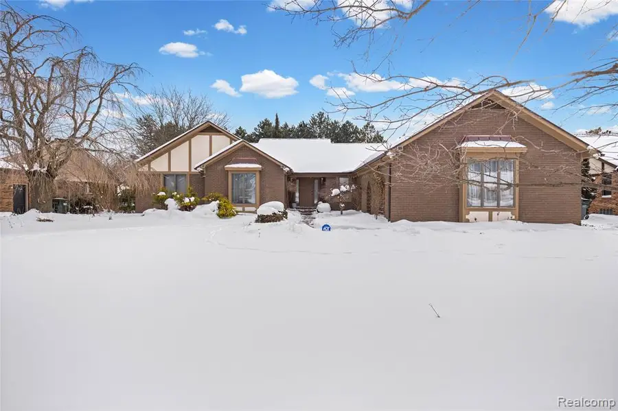 2411 Lassiter, Rochester Hills, MI  - Image #2