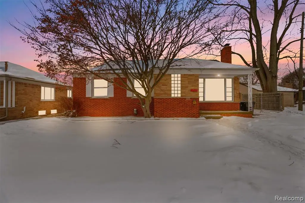 25569 W Chicago, Redford, MI 48239 - #1