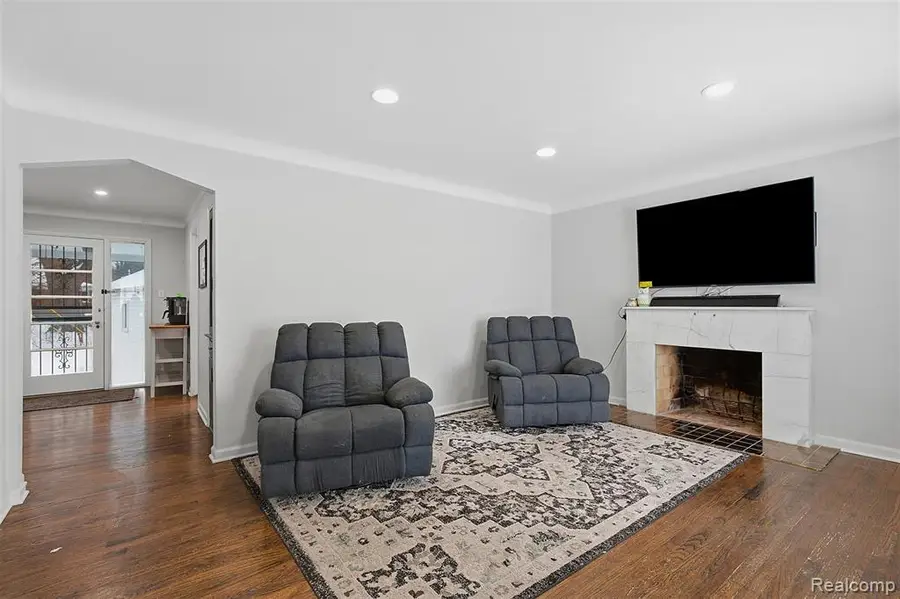 25569 W Chicago, Redford, MI 48239 - #3