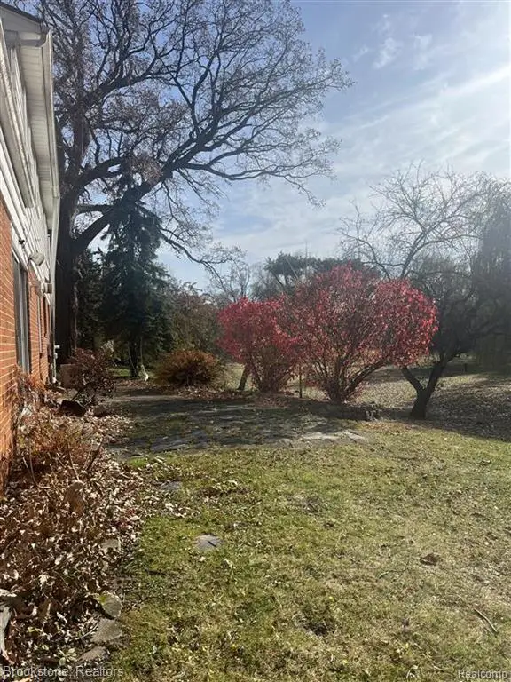 28917 Ramblewood, Farmington Hills, MI 48334 - #3