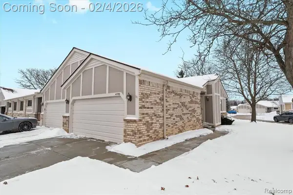 42158 Blossom #44, Clinton Township, MI 
