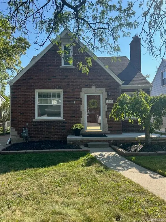 1809 Roslyn, Grosse Pointe Woods, MI 