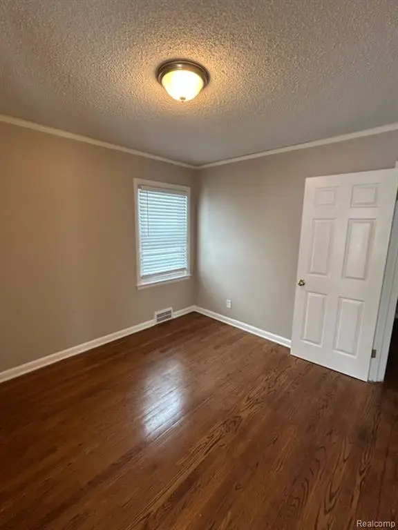 1809 Roslyn, Grosse Pointe Woods, MI  - Image #3