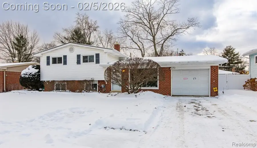 21123 Laurelwood, Farmington, MI  - Image #2