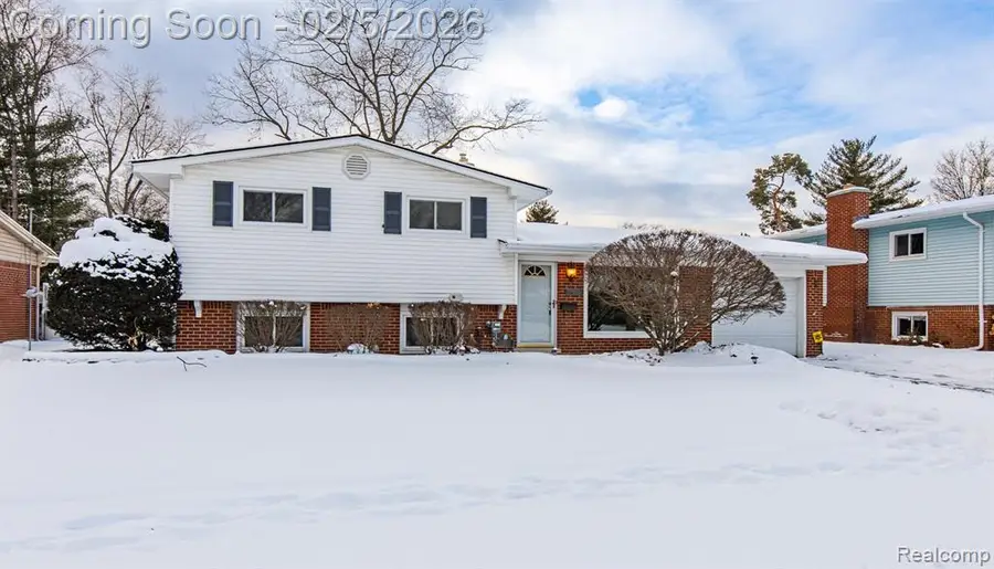 21123 Laurelwood, Farmington, MI  - Image #3