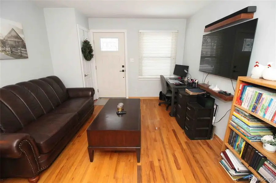 2223 Ridgemont, Grosse Pointe Woods, MI  - Image #3