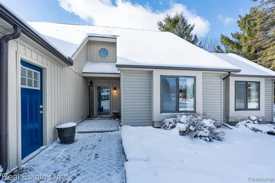 1217 Eagle Nest, Rochester, MI  - Image #2