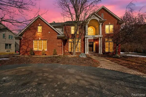 5874 Orchard Woods, West Bloomfield, MI 
