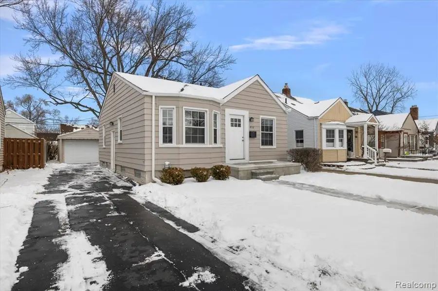 852 Cambridge, Berkley, MI  - #2