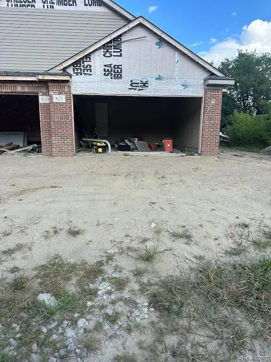 821 Chelsea Ridge, Howell, MI  - Image #2