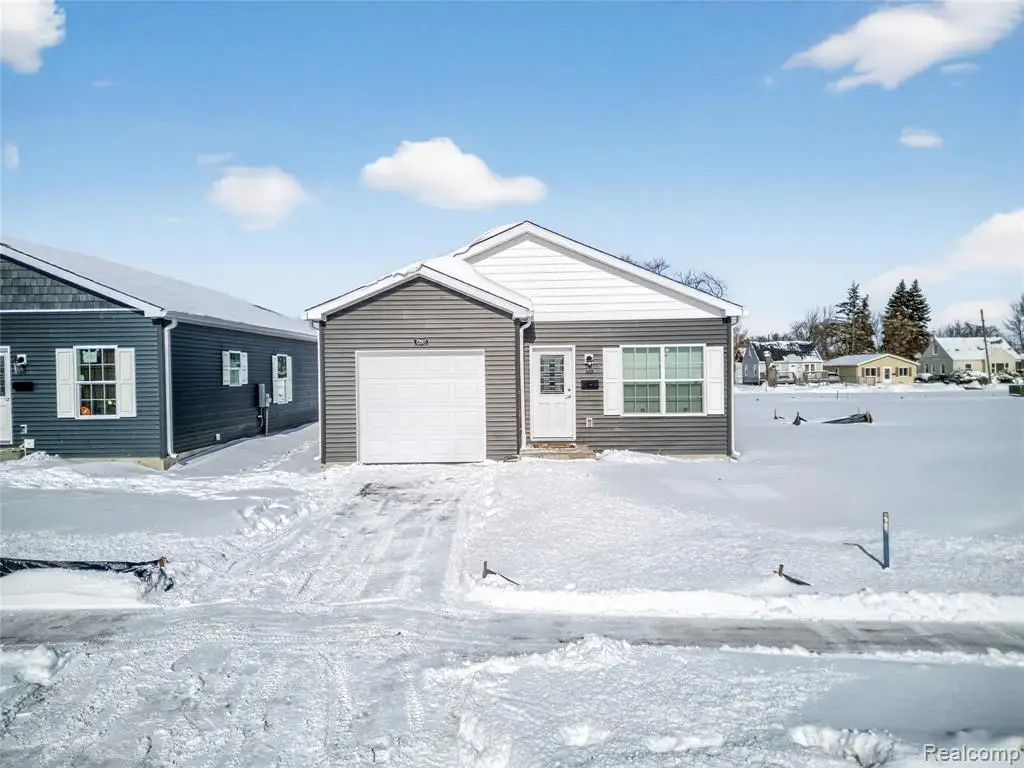 7527 Packard Ave, Warren, MI 48091 - #1