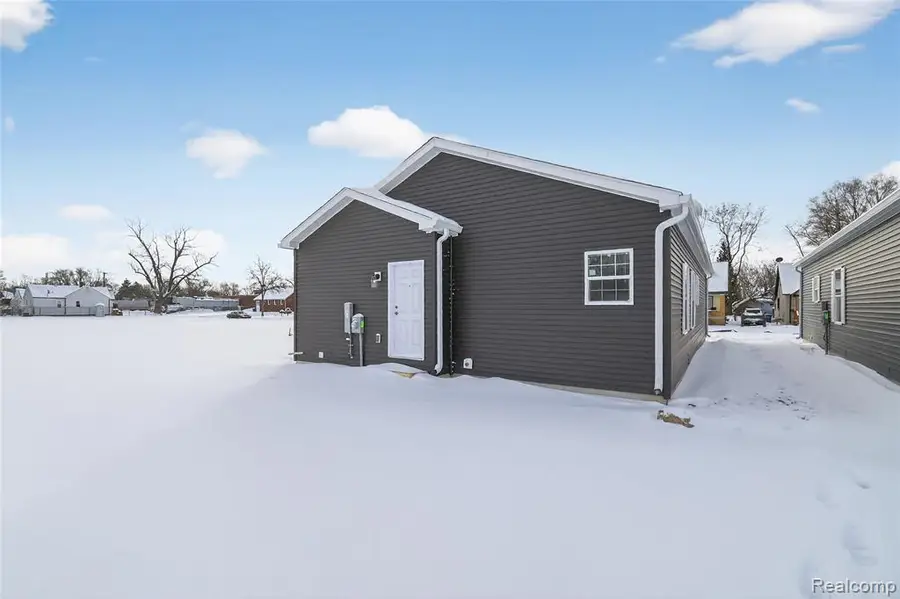 7527 Packard Ave, Warren, MI 48091 - #3
