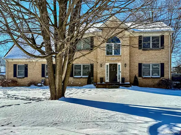 30261 Green Acres, Farmington Hills, MI 