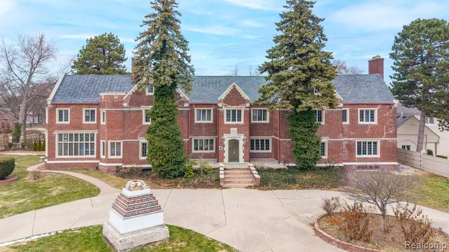 16761 E Jefferson, Grosse Pointe, MI  - #3