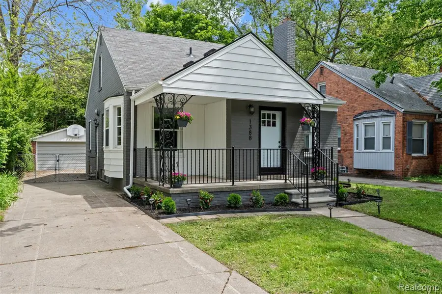 1388 Vernier, Grosse Pointe Woods, MI  - Image #2