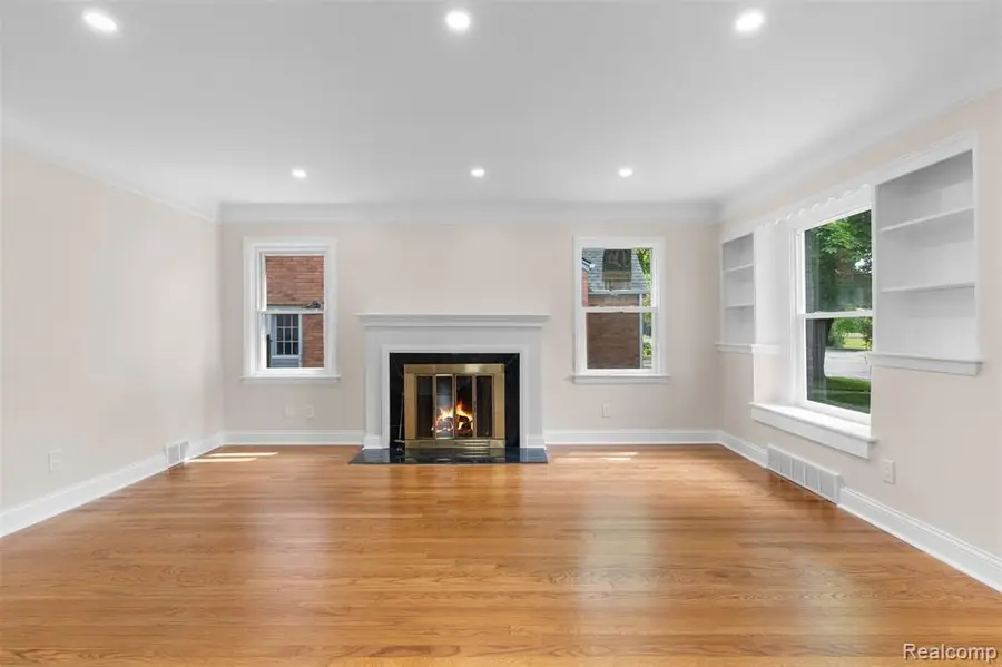 1388 Vernier, Grosse Pointe Woods, MI  - Image #3