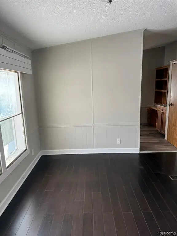 5249 Lapeer, Burton, MI  - #3