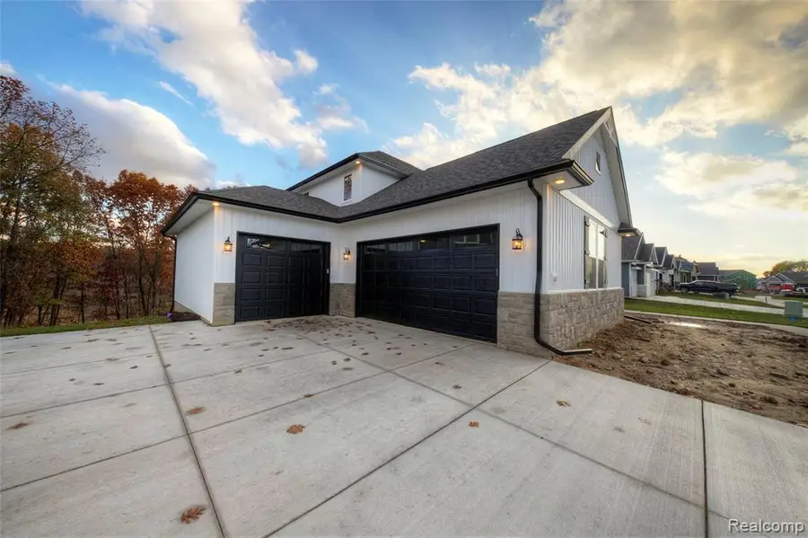 626 Round Rock, Howell, MI 48843 - #2