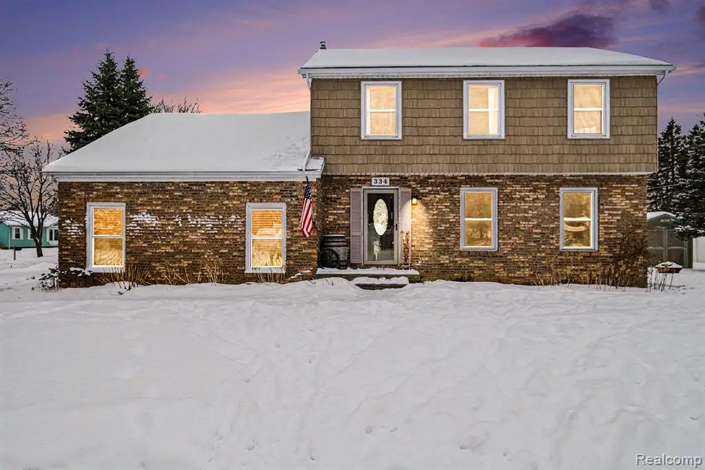 334 Cedarwood, Flushing, MI  - #1