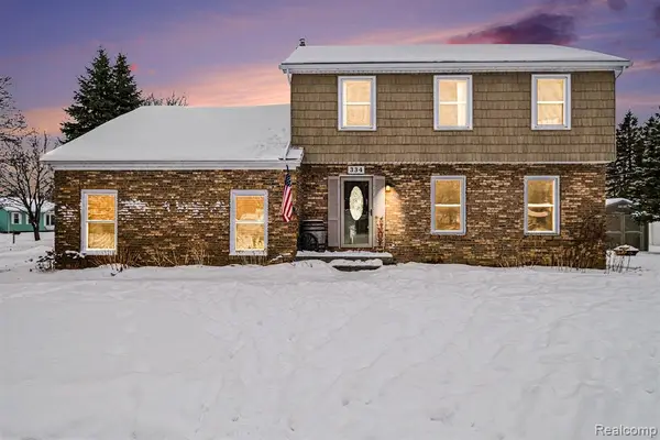 334 Cedarwood, Flushing, MI 