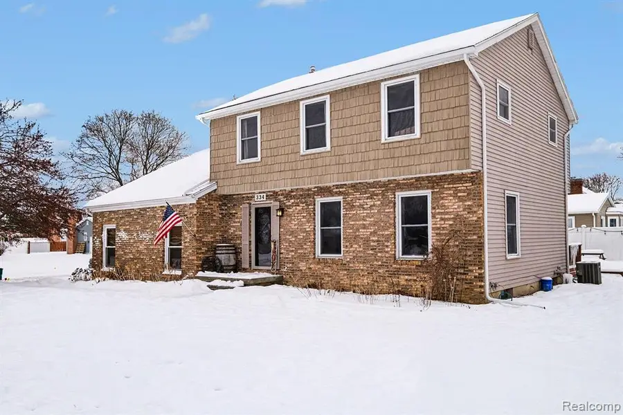 334 Cedarwood, Flushing, MI  - #2