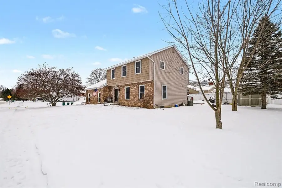 334 Cedarwood, Flushing, MI  - #3