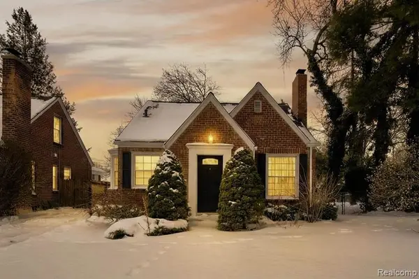 1845 Oxford, Grosse Pointe Woods, MI 