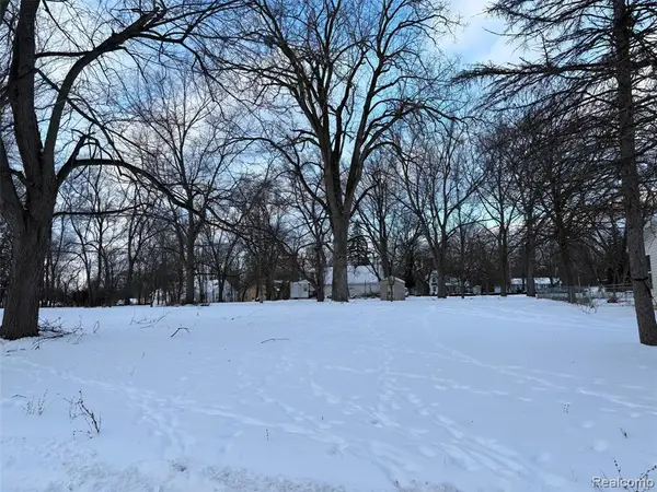 2918 Midwood, Lansing, MI 48911