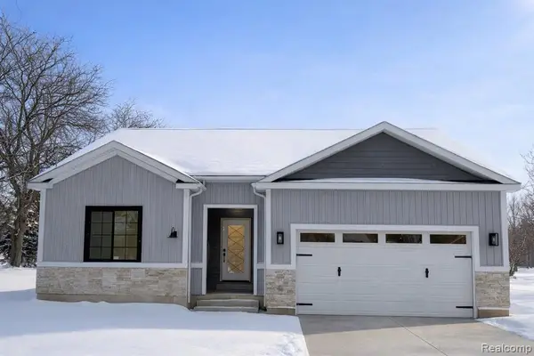 409 6 Mile, Comstock Park, MI 