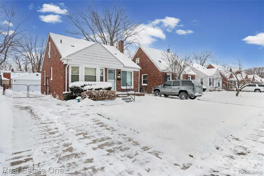 20688 Fleetwood, Harper Woods, MI  - Image #3