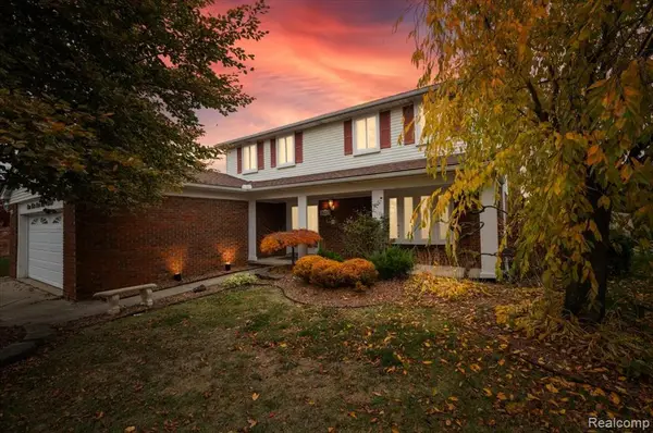 16213 Haverhill, Macomb, MI 48044