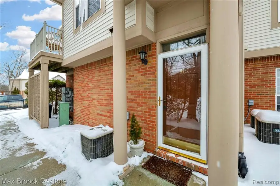 41 N Squirrel, Auburn Hills, MI  - #3