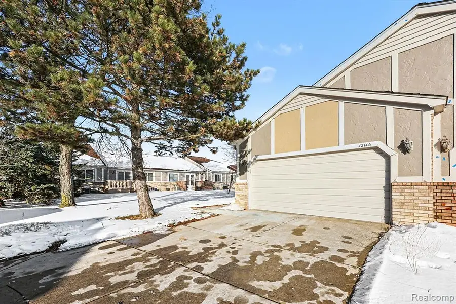 42146 Hidden Brook, Clinton Township, MI  - Image #2