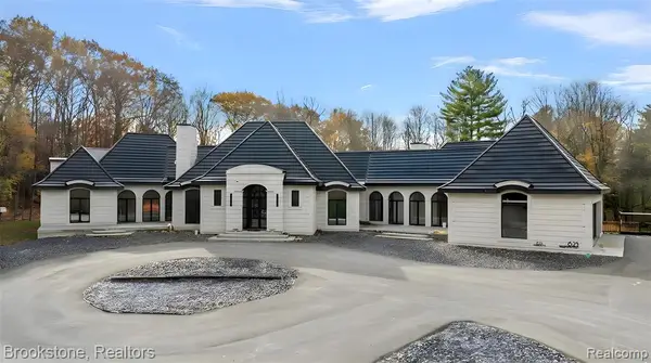 625 Fairbrook, Northville, MI 