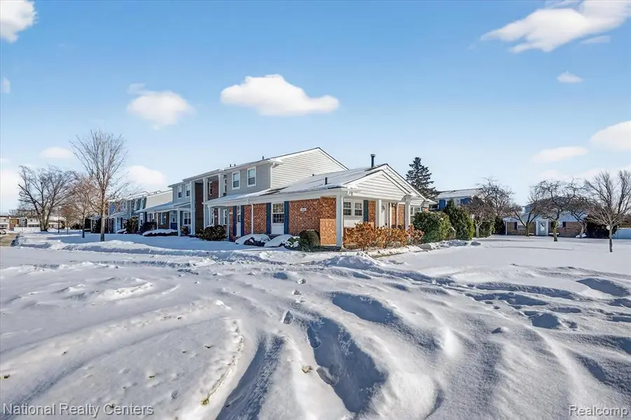 24825 Olde Orchard, Novi, MI  - Image #2
