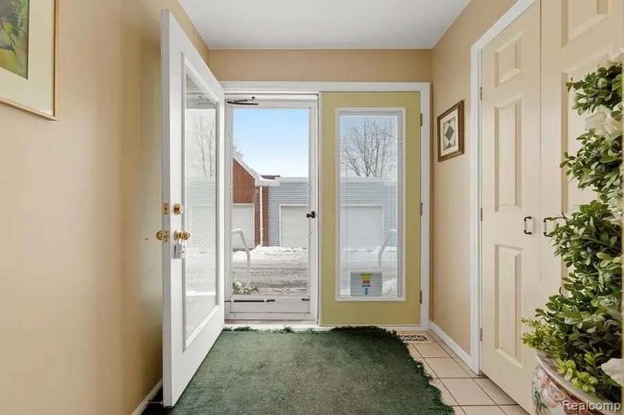 325 E Crescent #17, Detroit, MI 48207 - Image #2